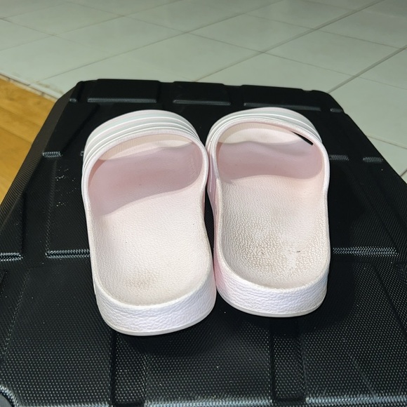 Comfy , light weight slides! - Picture 5 of 5